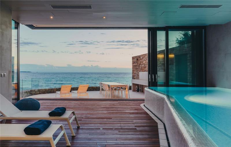 Beachfront villa in Novigrad, photograph 8