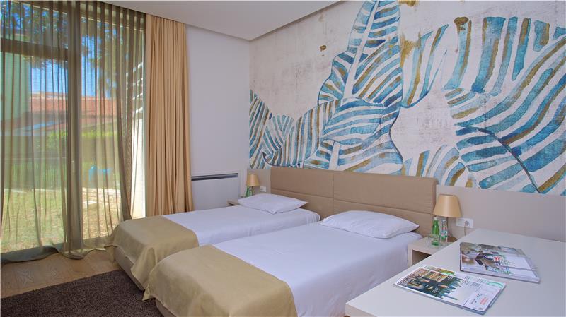 Luxury 4 Bedroom Beachfront Villa with Indoor Pool in Novigrad, sleeps 8-12