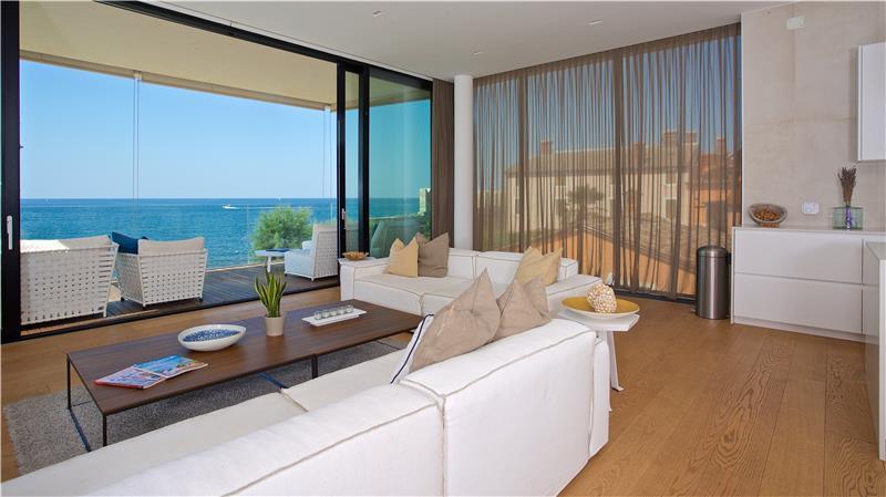 Beachfront villa in Novigrad, photograph 18