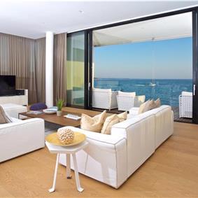 Luxury 4 Bedroom Beachfront Villa with Indoor Pool in Novigrad, sleeps 8-12