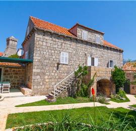 3 bedroom Villa with separate guest house and Pool, nr Dubrovnik, Sleeps 8