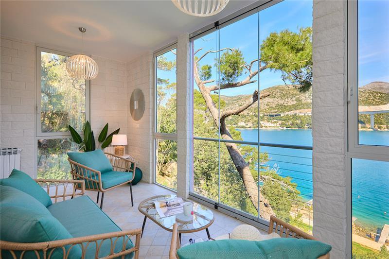 Sea-view villa in Babin Kuk, photograph 1
