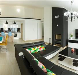 7 Bedroom Villa with Pool & Sea Views in Seget Vranjica near Trogir, sleeps 14-15