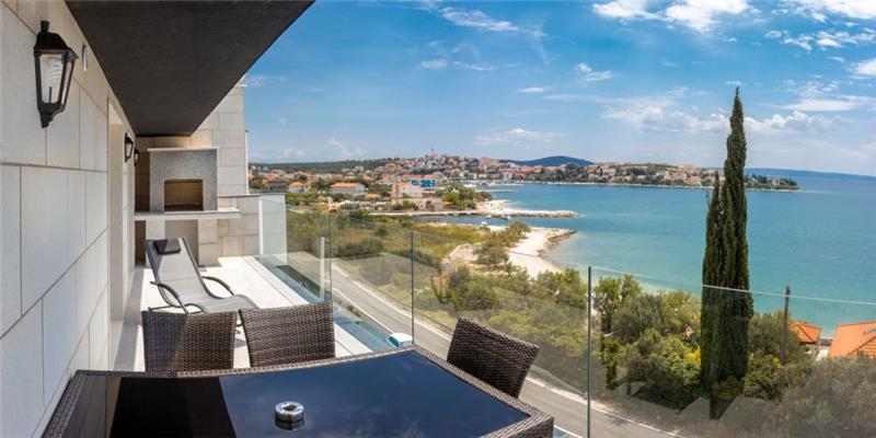 8 Bedroom Villa with Pool & Sea Views in Seget Vranjica near Trogir, sleeps 14