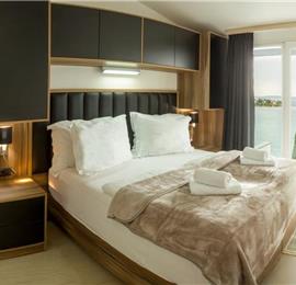 24 Bedrooms across 3 Villas with Pools  near Trogir, sleep 46-50