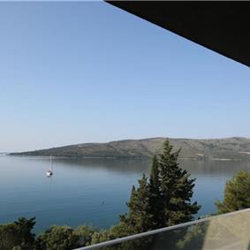 9 Bedroom Villa with Pool and Sea Views in Seget Vranjica near Trogir, sleeps 18-21