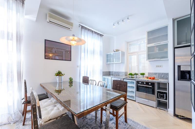 4 Bedroom Villa with Pool in Dubrovnik City, sleeps 8