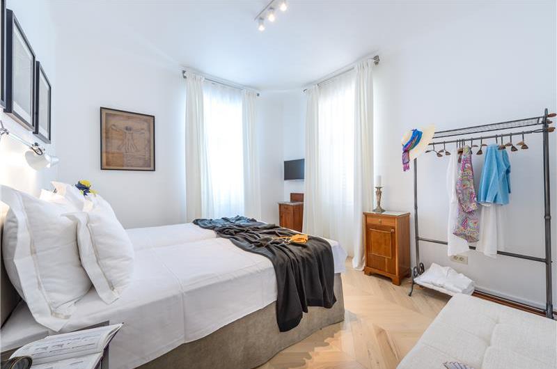 4 Bedroom Villa with Pool in Dubrovnik City, sleeps 8