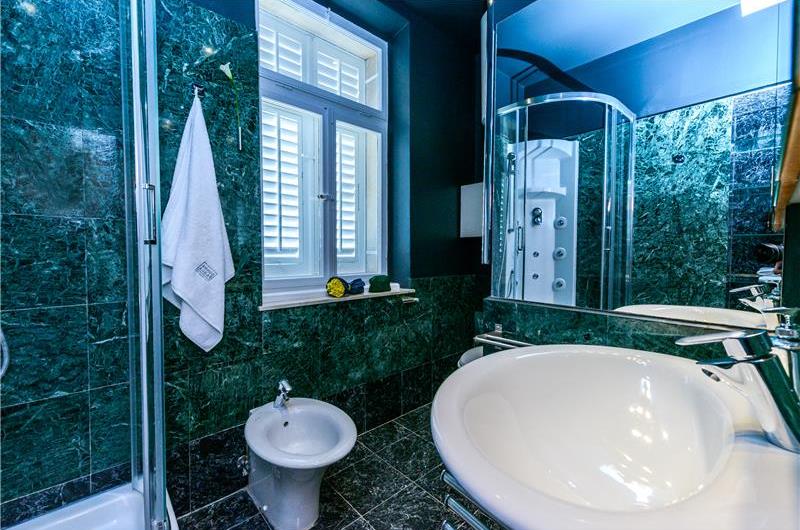 4 Bedroom Villa with Pool in Dubrovnik City, sleeps 8