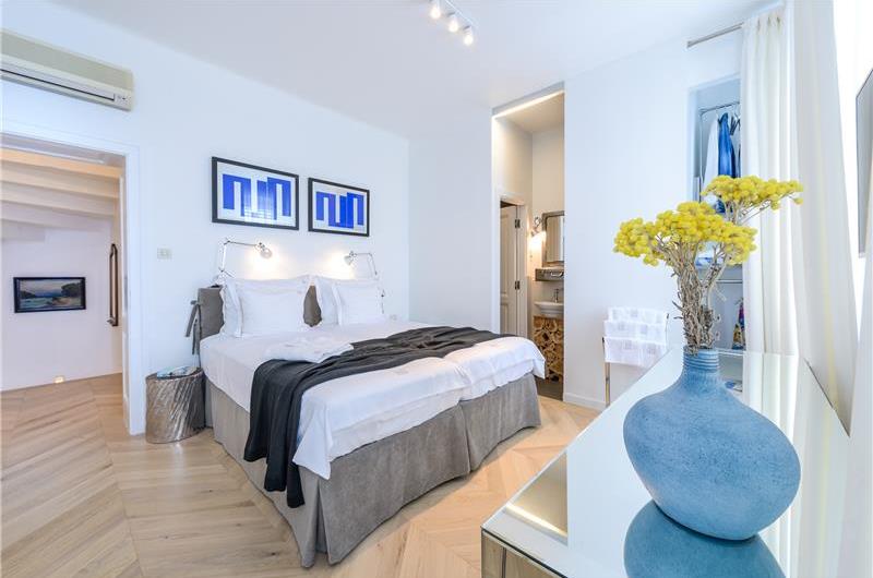 4 Bedroom Villa with Pool in Dubrovnik City, sleeps 8