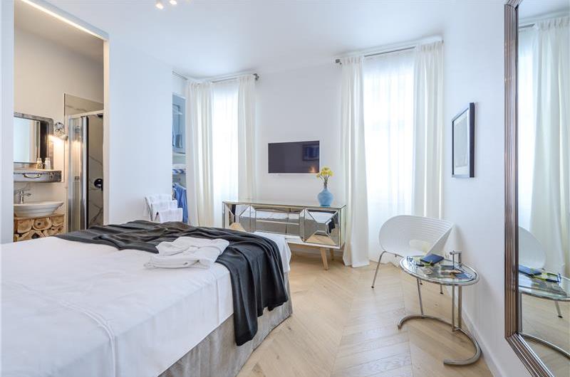 4 Bedroom Villa with Pool in Dubrovnik City, sleeps 8