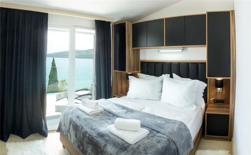 Sea-view villa in Seget Vranjica, photograph 8