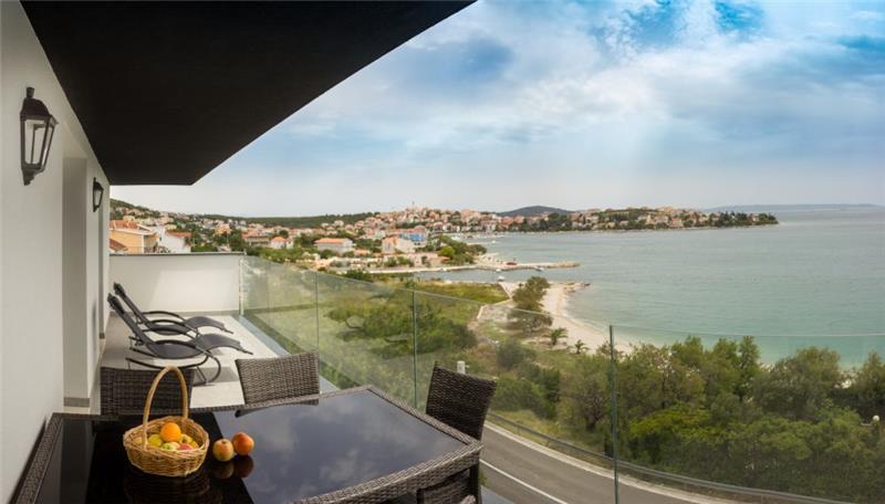 Sea-view villa in Seget Vranjica, photograph 39