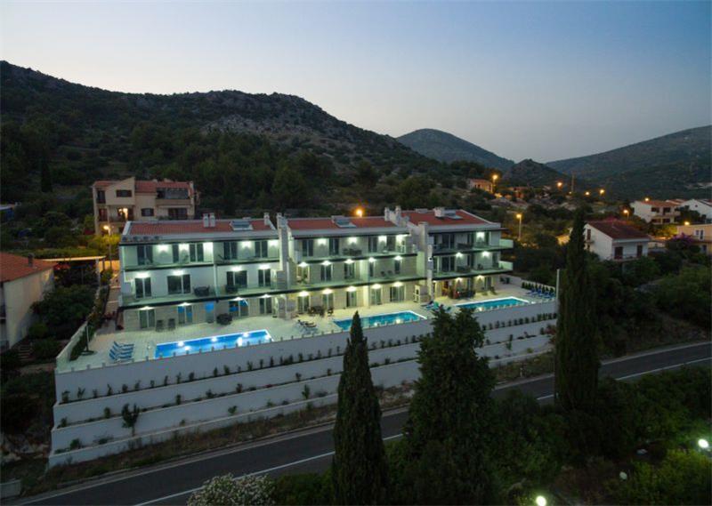 Sea-view villa in Seget Vranjica, photograph 1