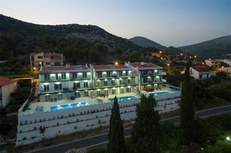 24 Bedrooms across 3 Villas with Pools  near Trogir, sleep 46-50
