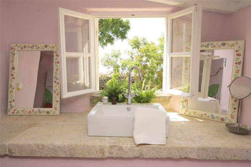 Sea-view villa in Jelsa, photograph 24
