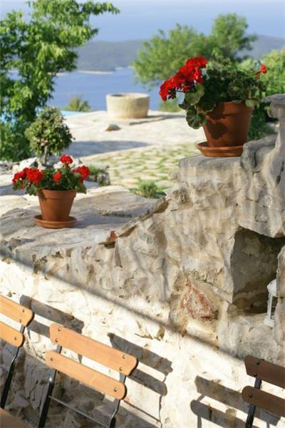 Sea-view villa in Jelsa, photograph 9