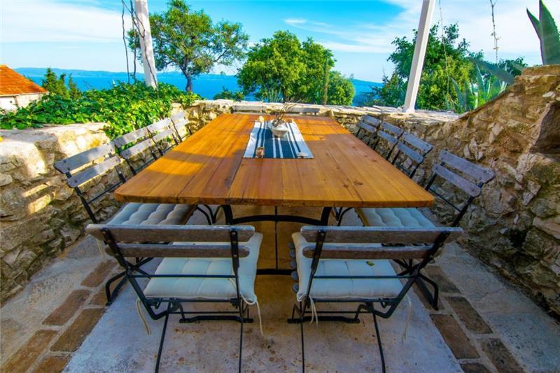Sea-view villa in Jelsa, photograph 6