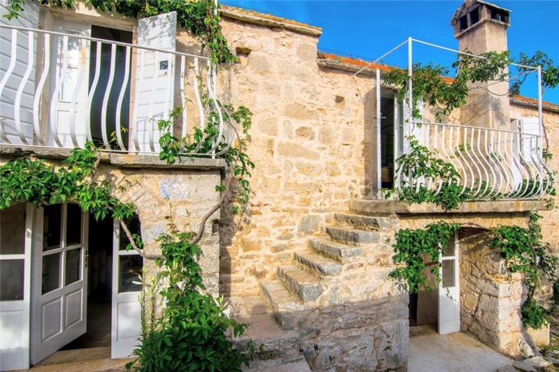 Sea-view villa in Jelsa, photograph 10