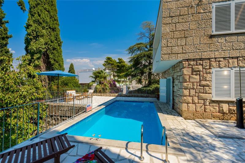 Beachfront villa in Cavtat, photograph 1