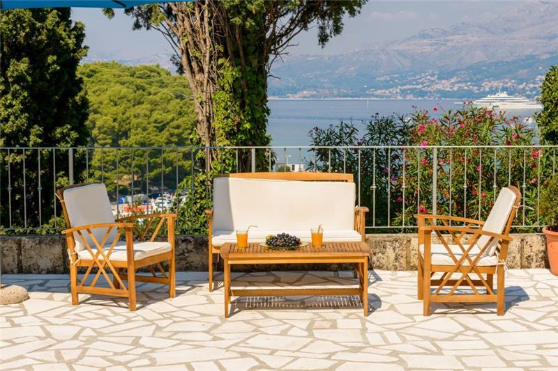 Beachfront villa in Cavtat, photograph 14