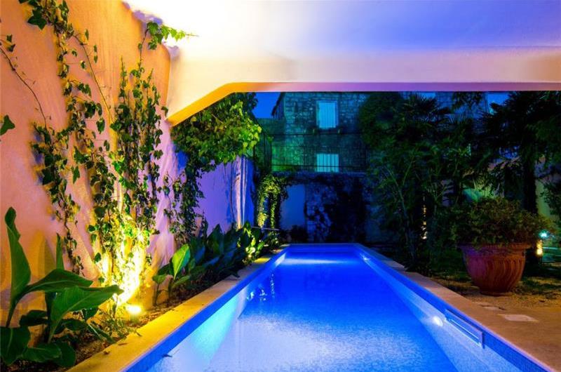Luxury 4 Bedroom Villa with Indoor and Outdoor Pools in Jelsa, sleeps 8-12