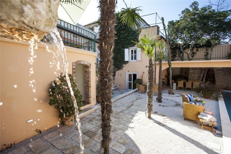 Villa in Jelsa, photograph 5