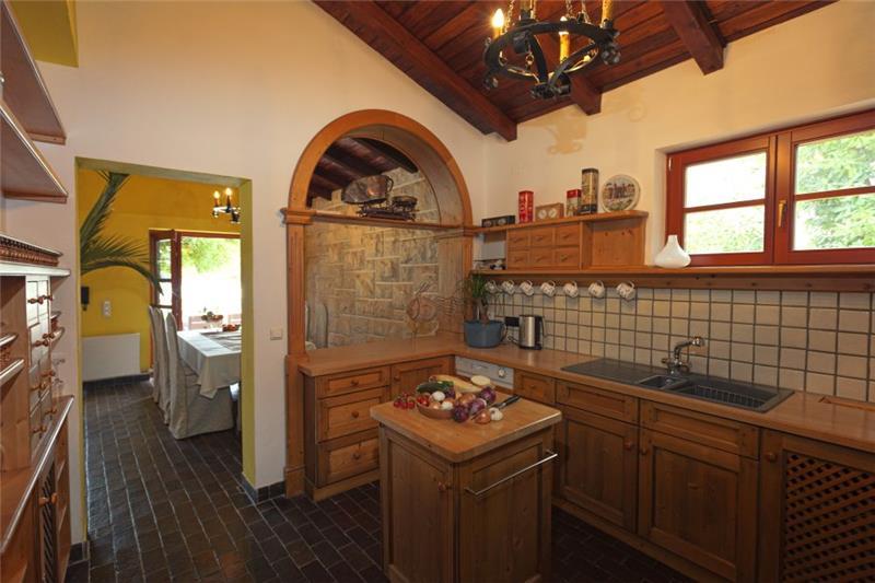Beachfront villa in Jelsa, photograph 15