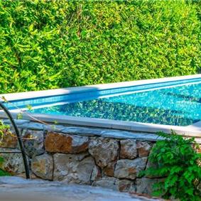 Luxury 4 Bedroom Seaside Villa with Pool near Jelsa, sleeps 8-10
