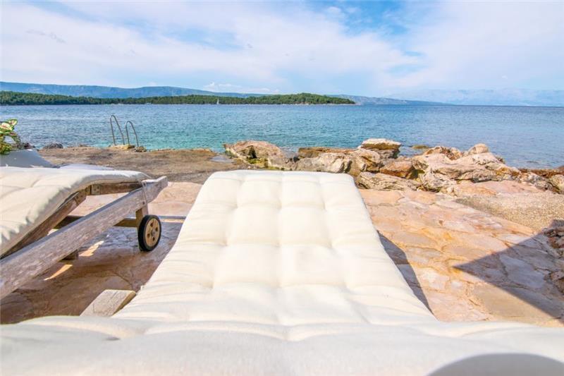 Beachfront villa in Jelsa, photograph 23