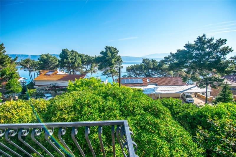 Beachfront villa in Jelsa, photograph 8
