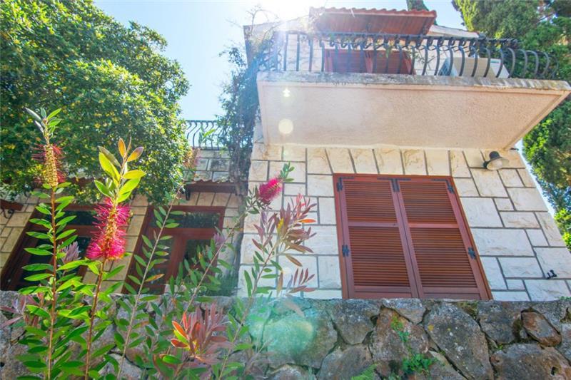 Beachfront villa in Jelsa, photograph 10