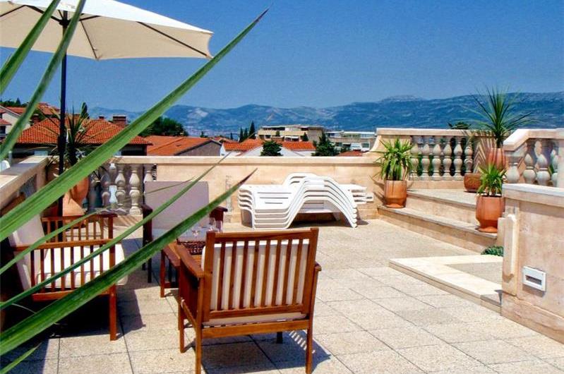 3 Bedroom Duplex Apartment with Roof Terrace in Split, sleeps 6