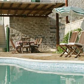 3 Bedroom Villa in Sumartin with Pool, Sleeps 6-8