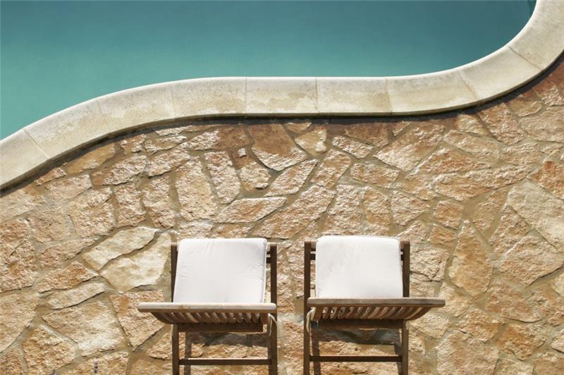 Beachfront villa in Sumartin, photograph 15
