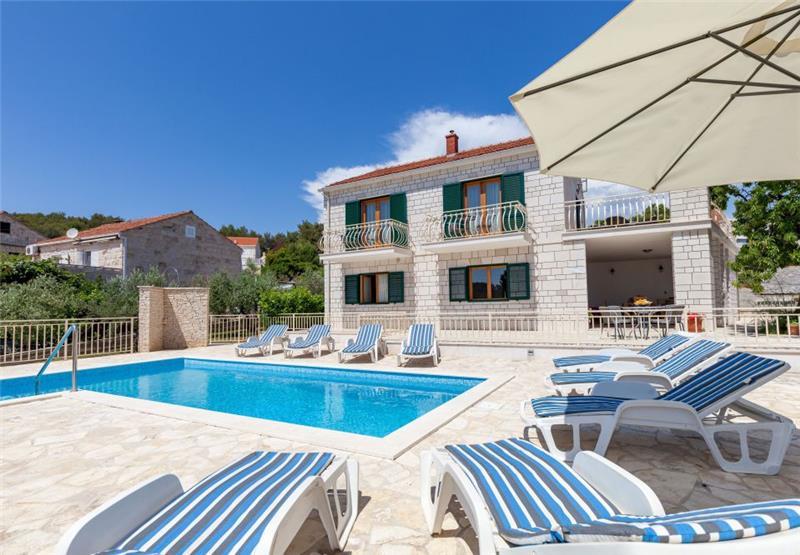 Sea-view villa in Sumartin, photograph 1