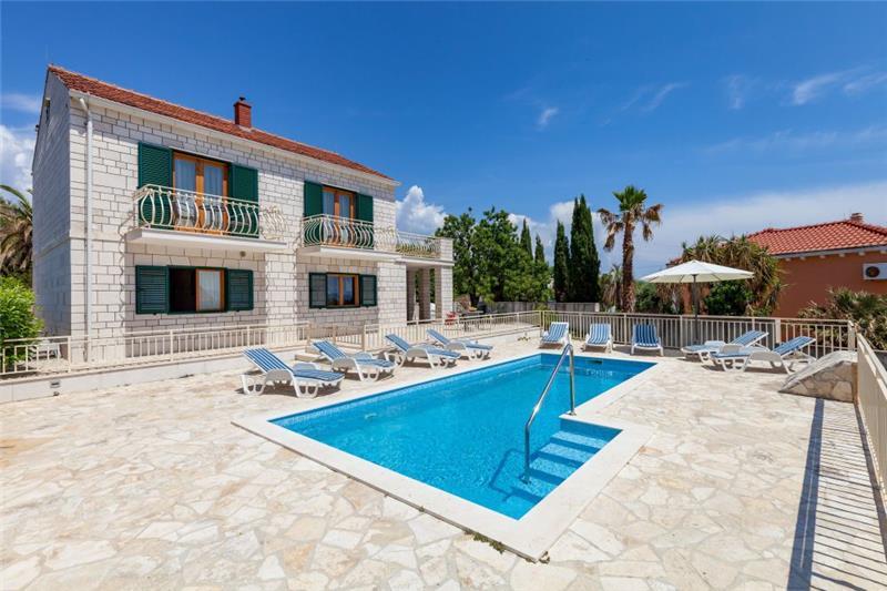 Sea-view villa in Sumartin, photograph 5