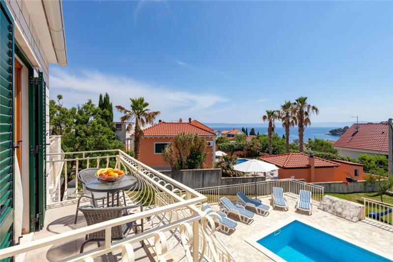 Sea-view villa in Sumartin, photograph 3