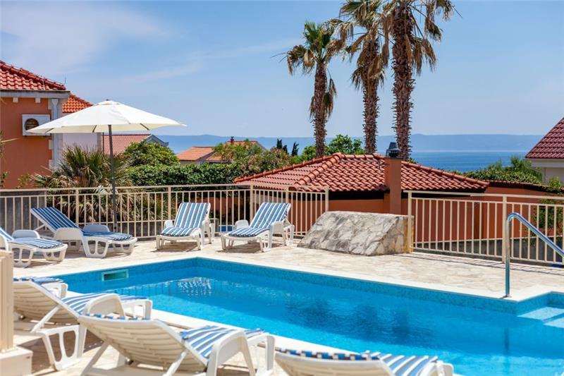 Sea-view villa in Sumartin, photograph 2