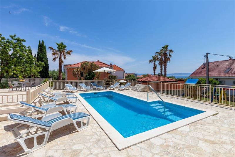 Sea-view villa in Sumartin, photograph 4