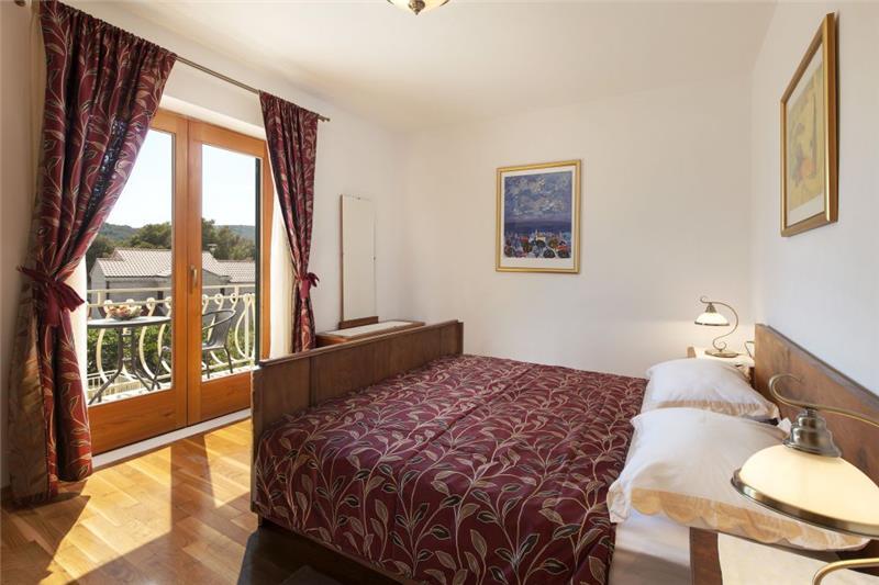 Sea-view villa in Sumartin, photograph 21