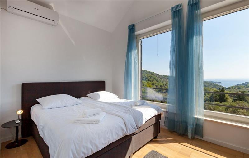 4 Bedroom Brac Island Villa near Sumartin with Pool, Sleeps 8