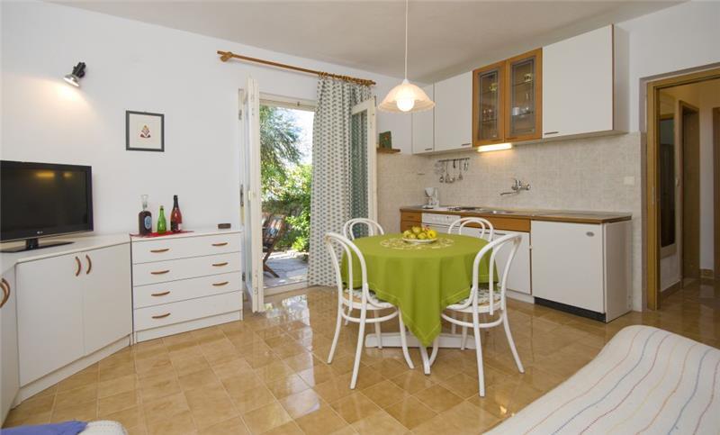 Sea-view villa in Supetar, photograph 17