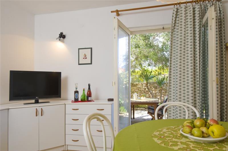 Sea-view villa in Supetar, photograph 16
