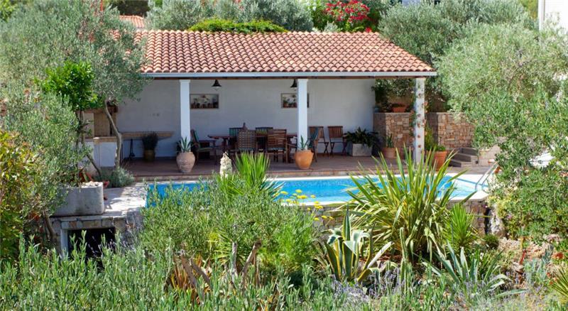 Sea-view villa in Supetar, photograph 6