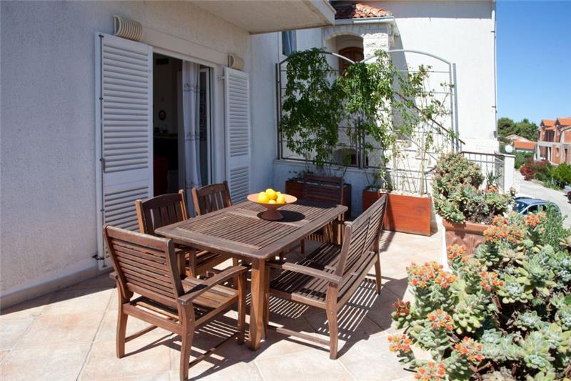 Sea-view villa in Supetar, photograph 8