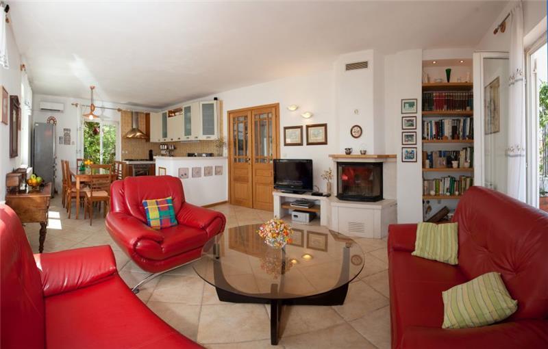 Sea-view villa in Supetar, photograph 10