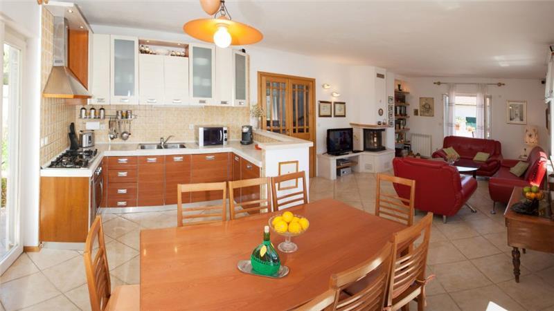 Sea-view villa in Supetar, photograph 14