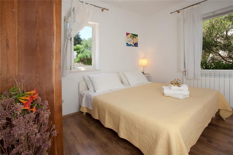 Sea-view villa in Supetar, photograph 20