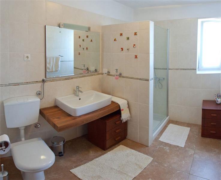 Sea-view villa in Supetar, photograph 22